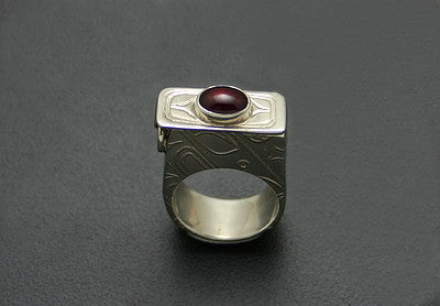 31. ROLL PRINTED POISON RING